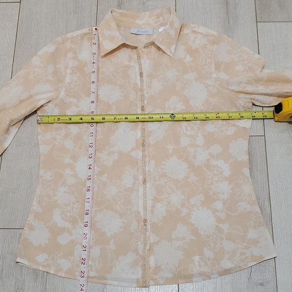 JH Collectibles Button Down Blouse, Sz M, Cream-Peach/White, 3/4 Sleeve, Cotton - Picture 6 of 10